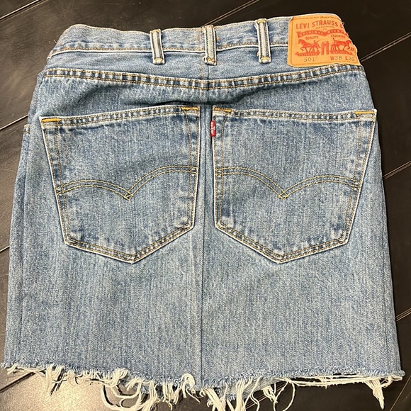 Levi XS button fly skirt - Picture 4 of 4